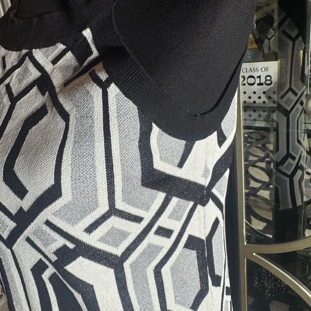 INC International Concepts Black and White Graphic Tank Top - Picture 5 of 6
